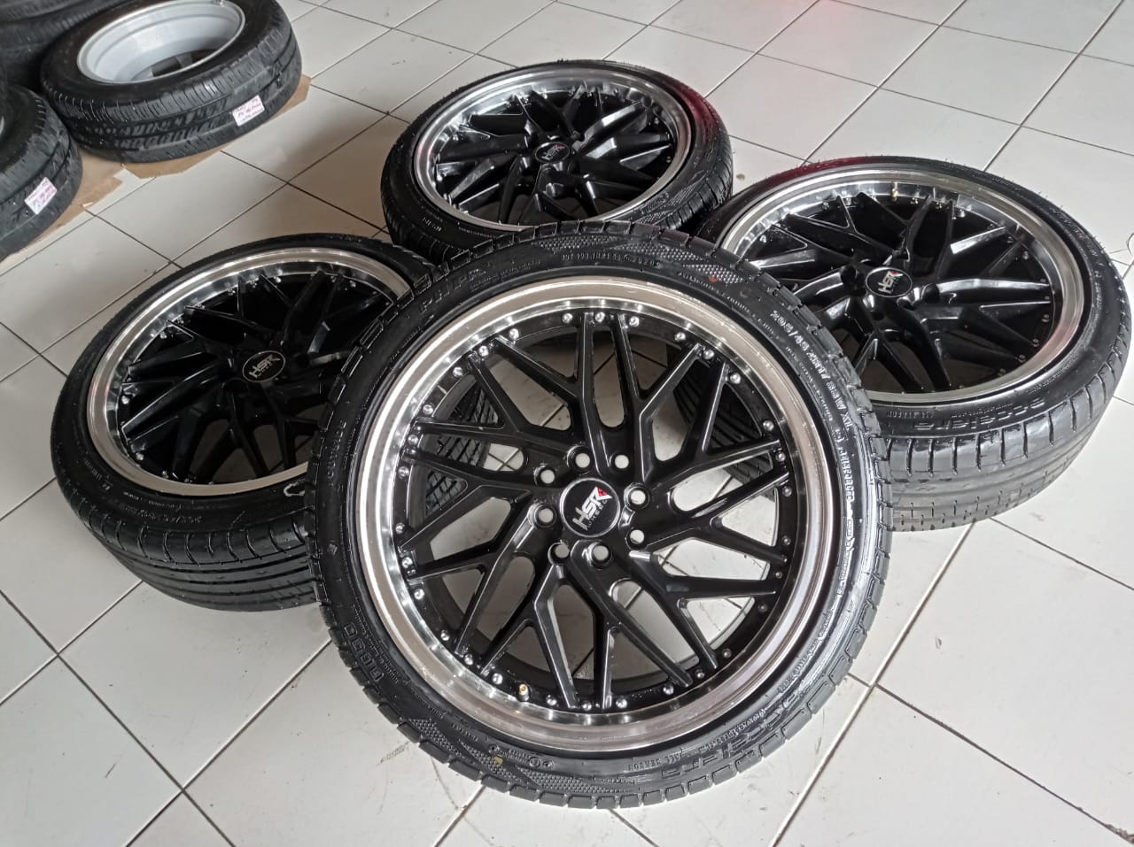 Jual Velg racing HSR Ring 17 ban - Beli Sekarang di SRW 