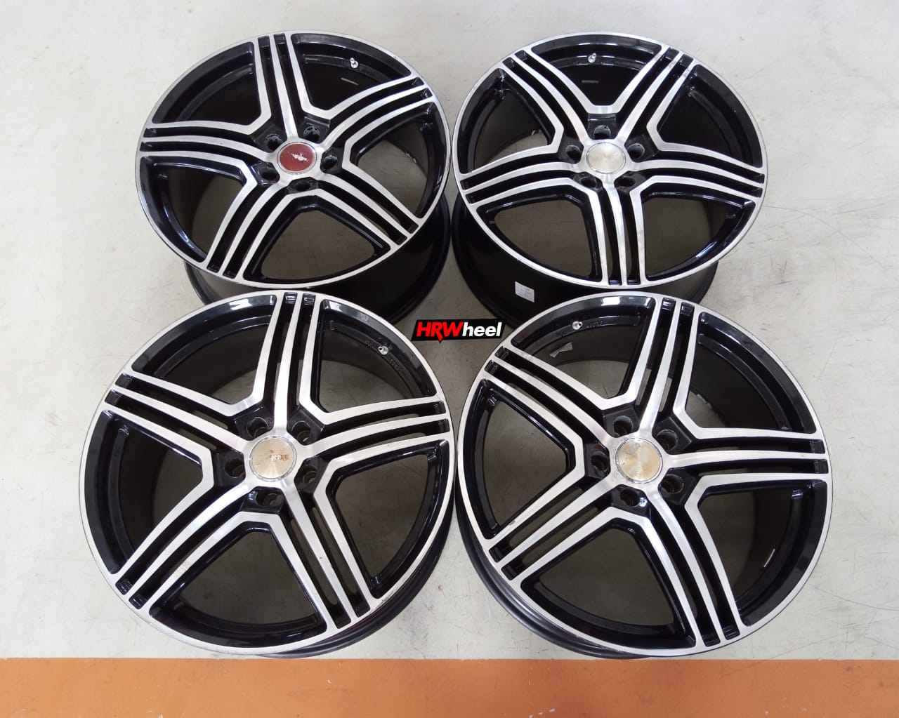 Velg Bekas Type WheelWorld Ring 20×9 ET:40 Pcd:5×114,3 Black Polish
