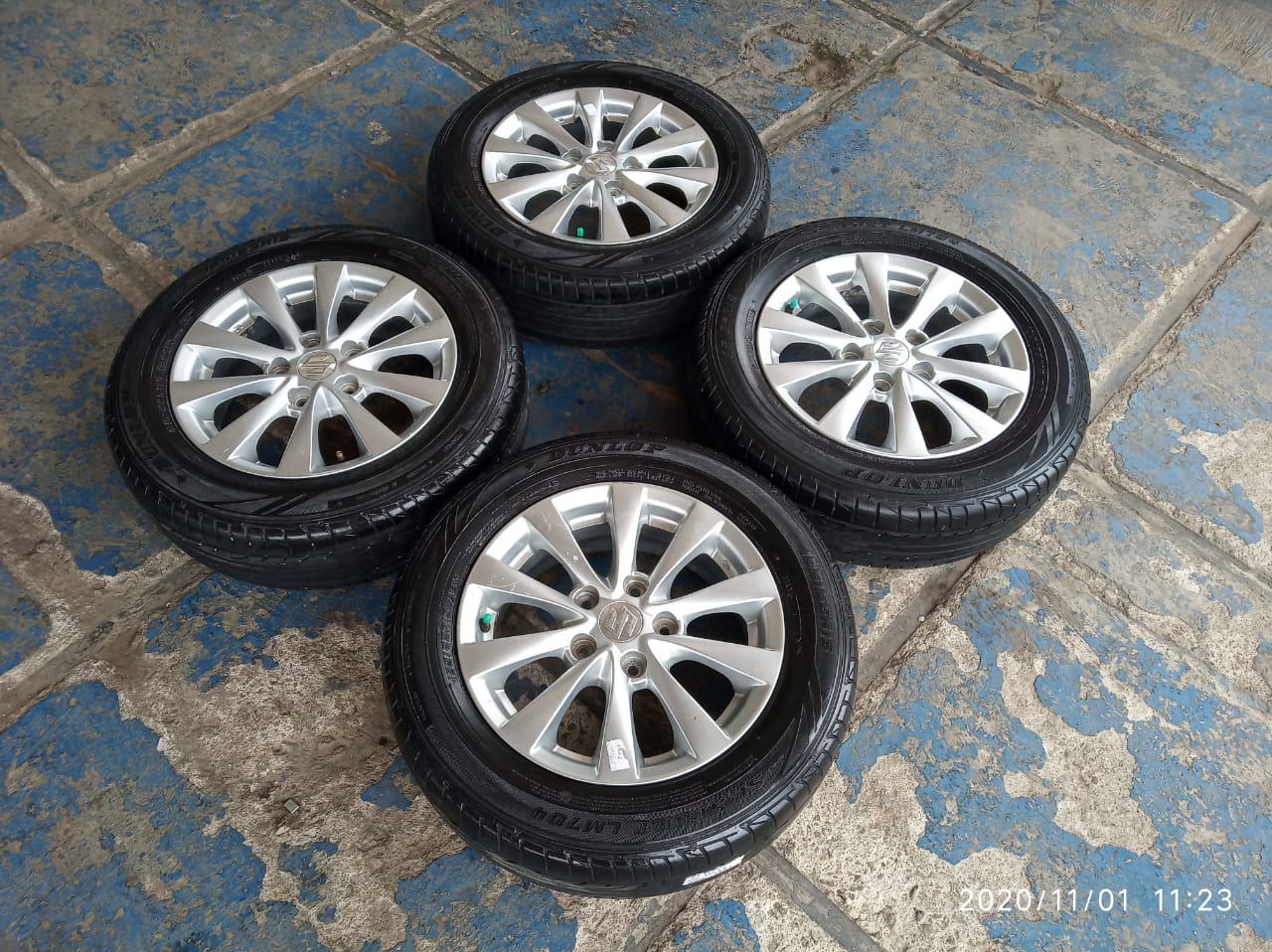 ready velg original suzuki ertiga ring 15 pcd 5×114 + ban dunlop 185-65