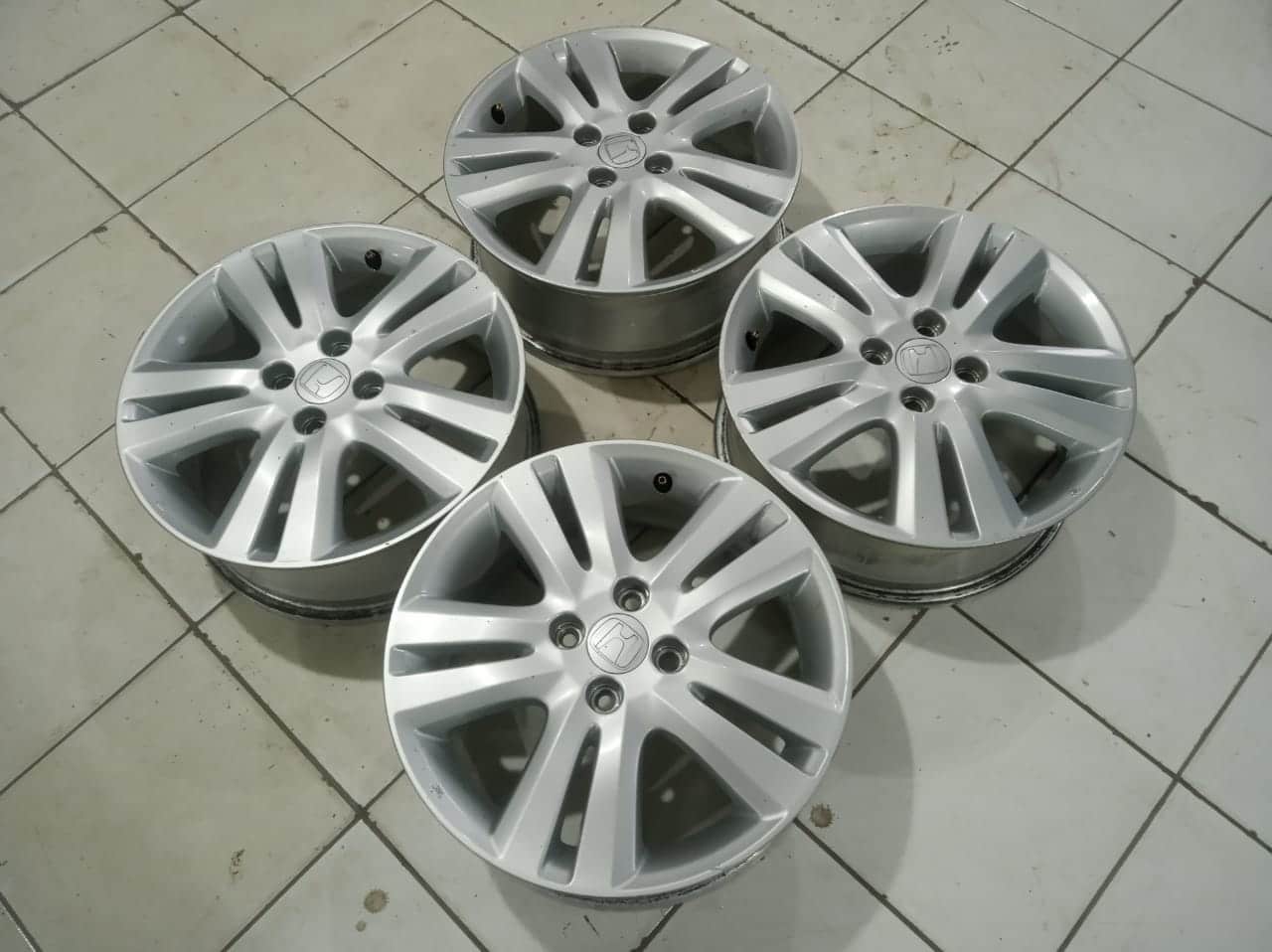 Velg Standar Untuk Freed Mobilio Jazz Brio Vios Sigra R16