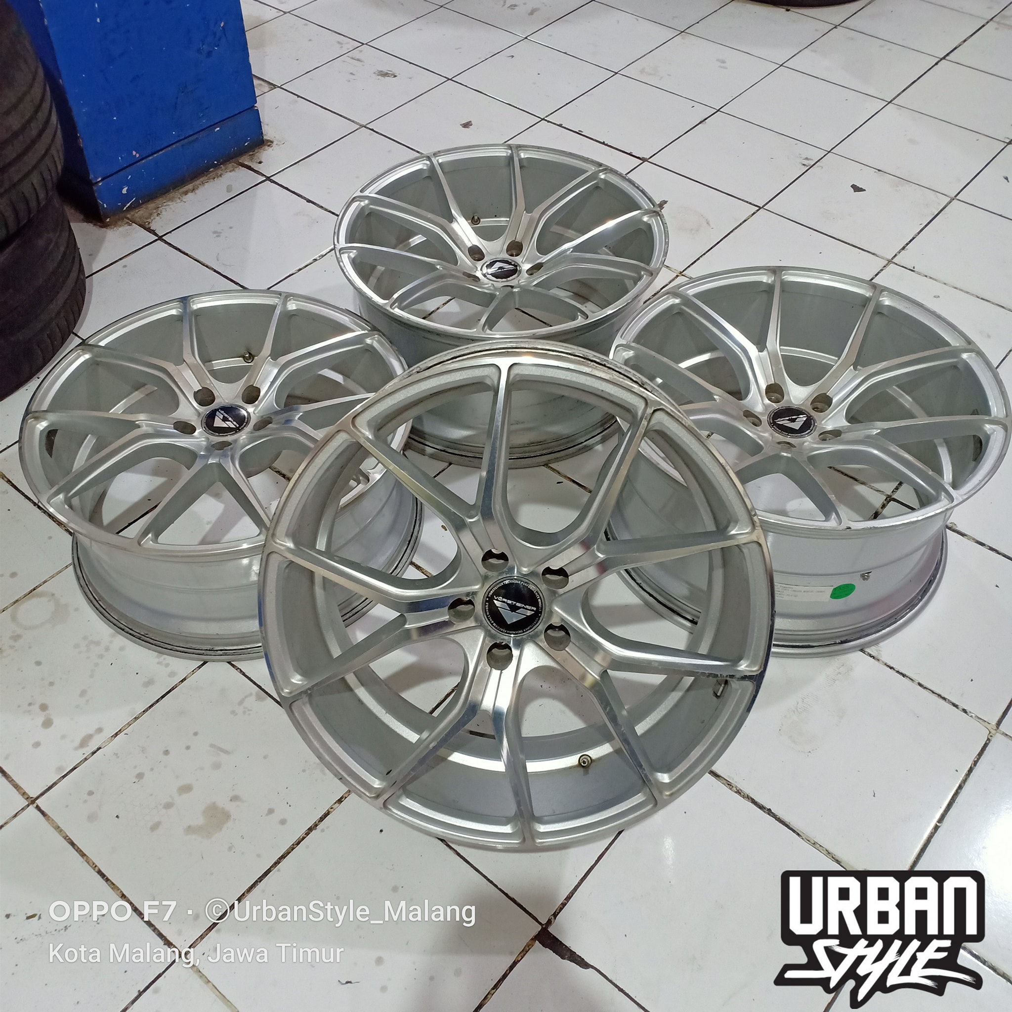 Jual Velg VORSTEINER R20x8.5/10 H5x114.3 Et42/40 Silver Polish