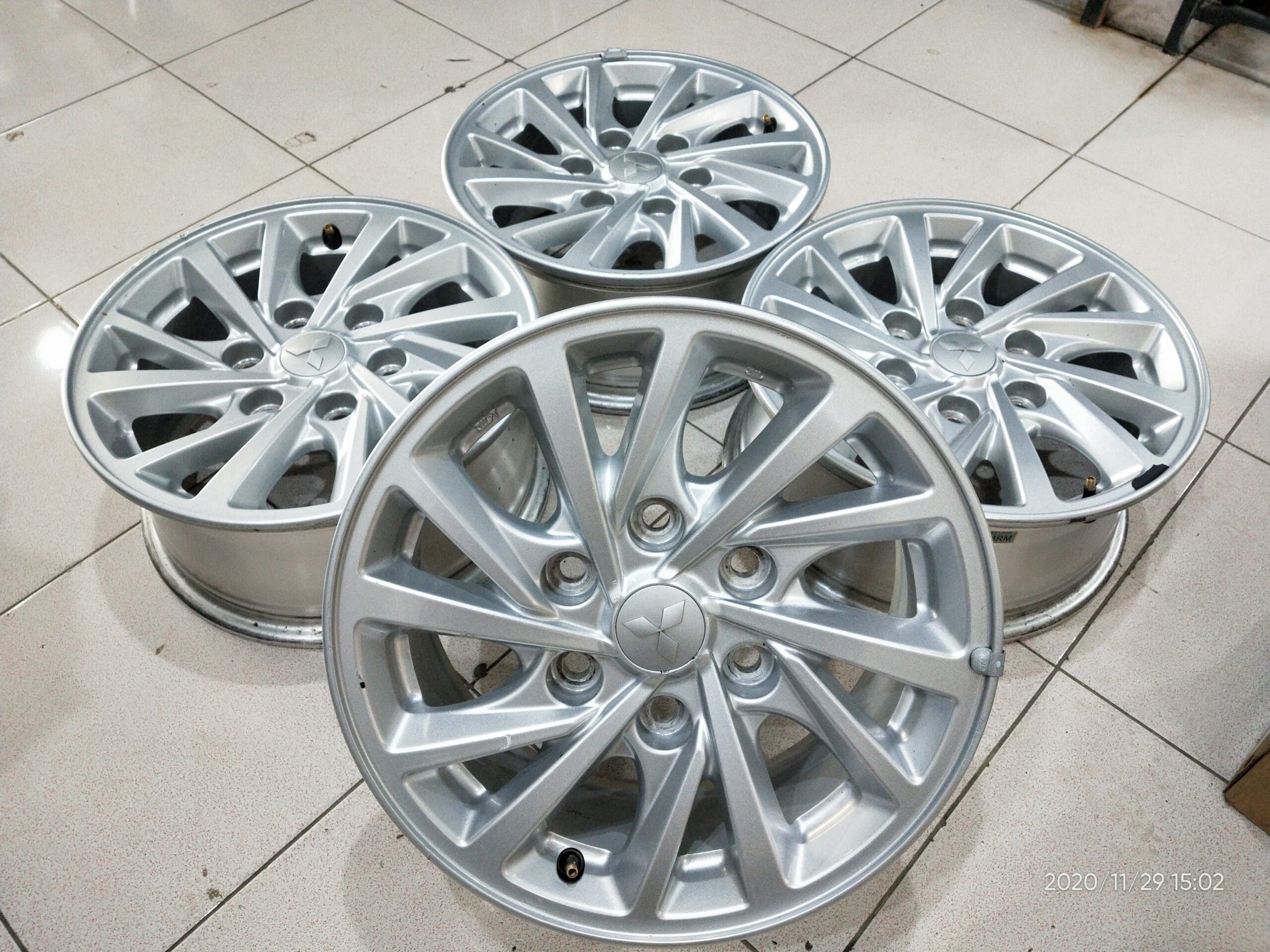 SALE VELG COPOTAN MOBIL PAJERO RING 16