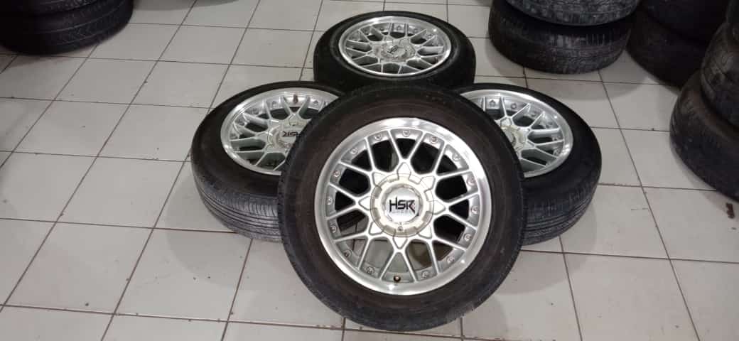 Velg Mobil Bekas Model Hsr Formula Ring 15 Pcd 4×00-4×114,3 Plus Ban R15