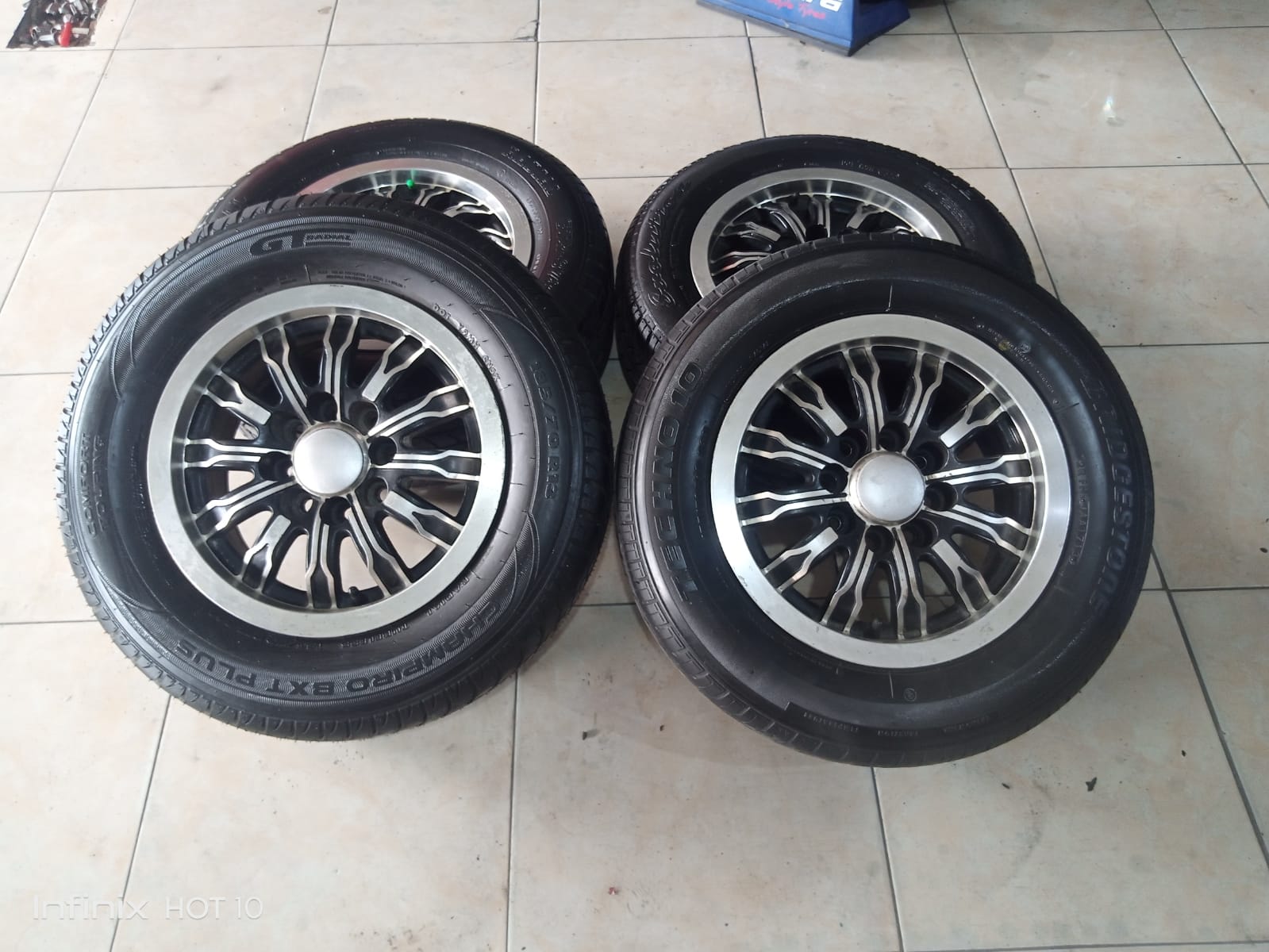 Velg RACING R13X5,5 8X100/114,3 ET25 B/P + GT RADIAL(2) , BS(1) , EMOTION(1) 185/70 175/70 R13 (