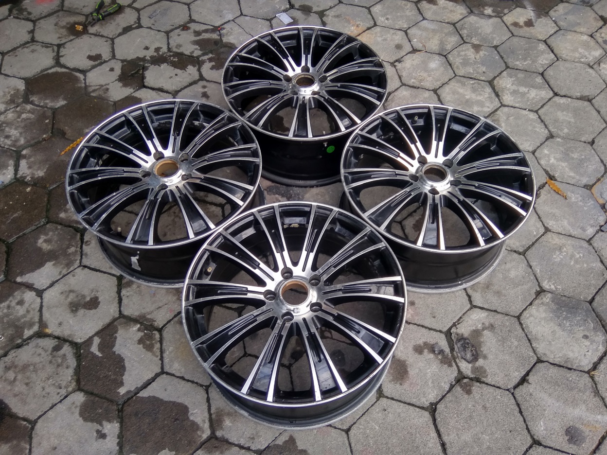 Bekasan Velg Mobil Modelart Ring 18 Lebar 7,5 ET45 Baut pcd 5×114