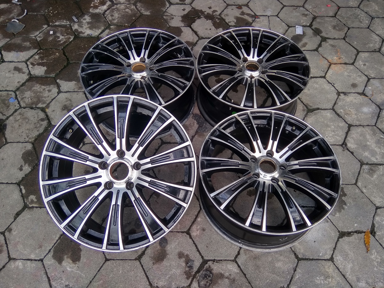 Bekasan Velg Mobil Modelart Ring 18 Lebar 7,5 ET45 Baut pcd 5×114