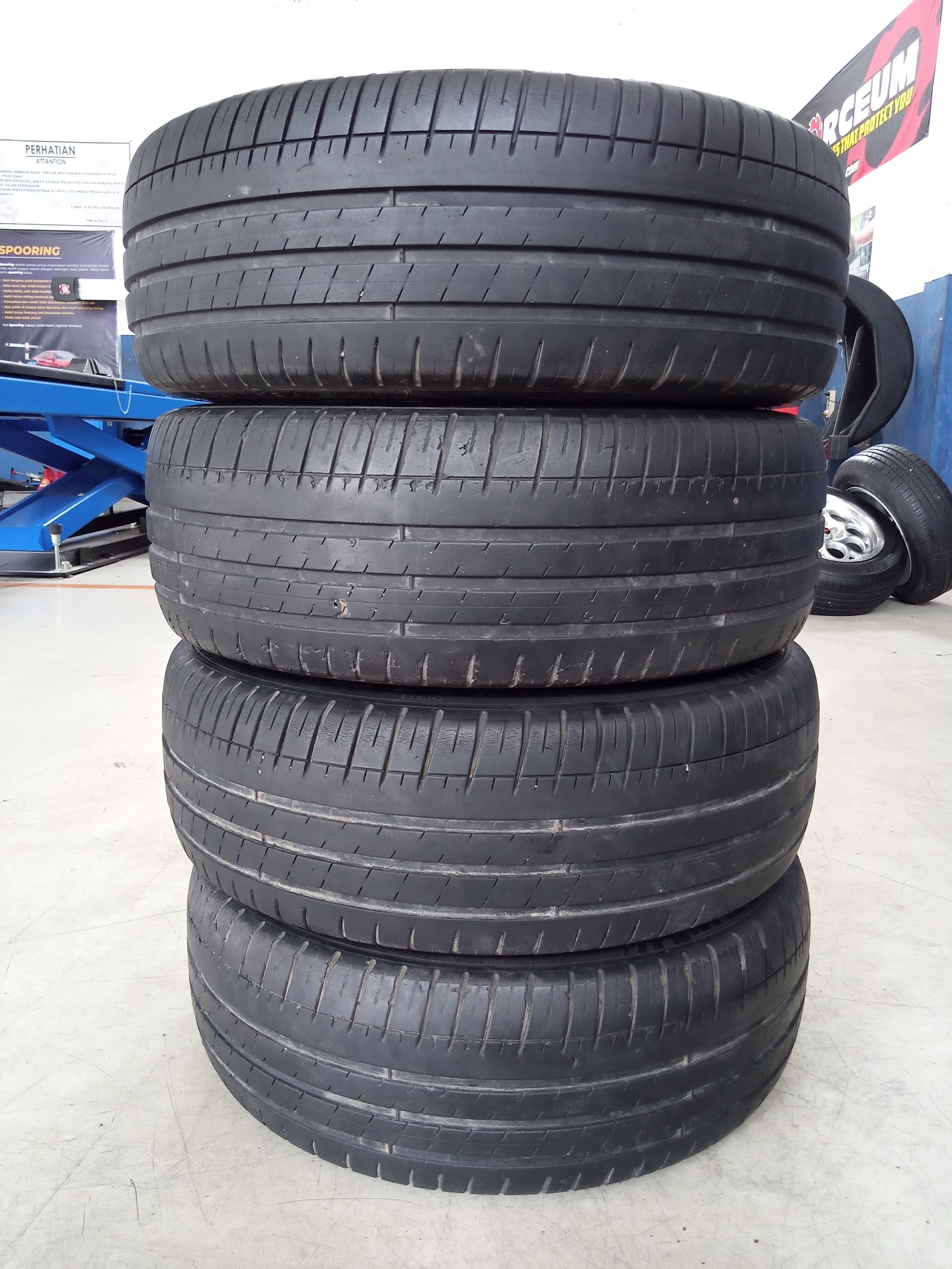 Velg Mobil Bekas HSR Type Kwoor Ring 17 Ban Michelin 215 45 R17