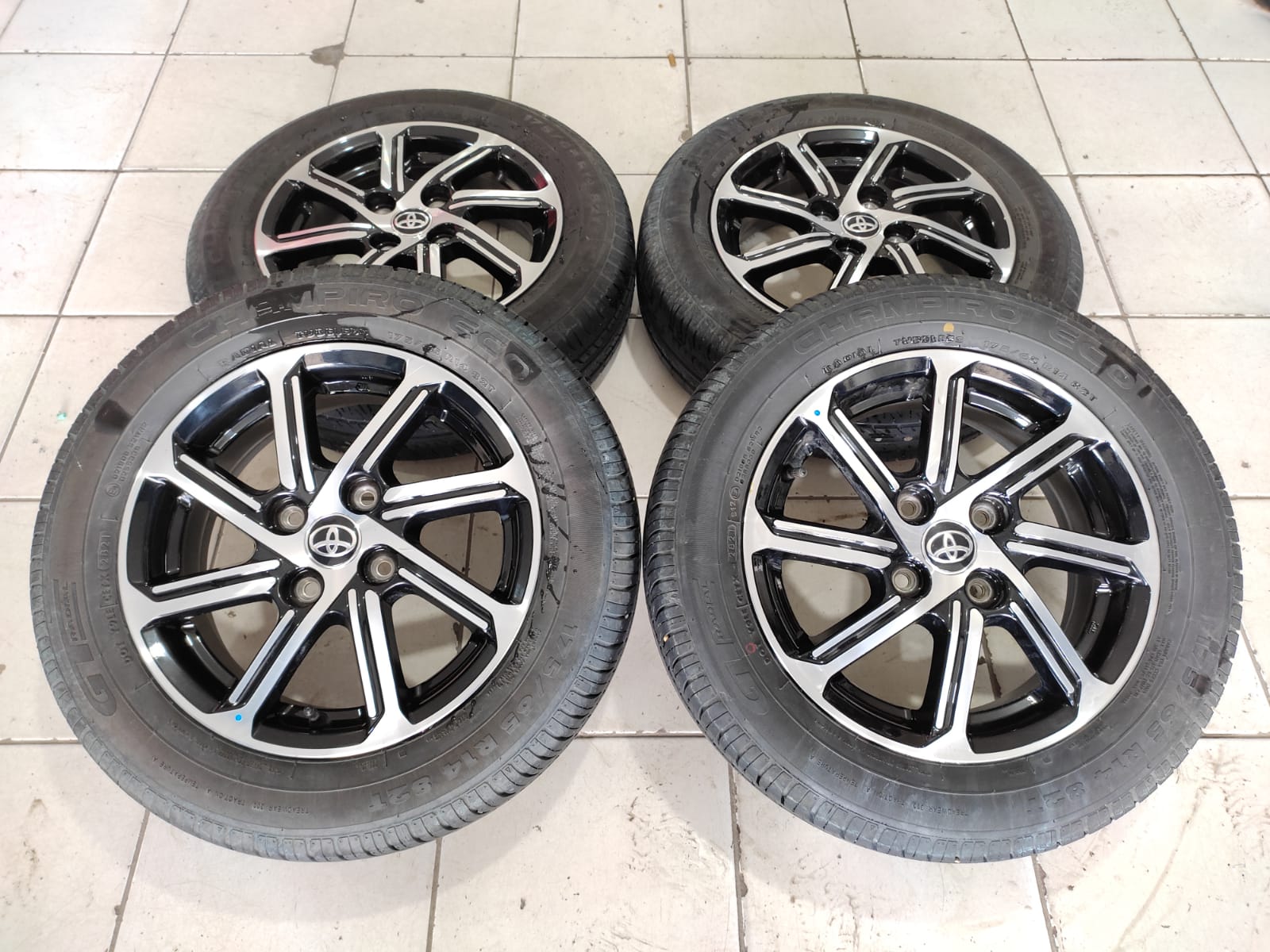 Velg Bekas Standar Calya Ring 14 Pcd 4×100 Plus Ban 175 65 R14