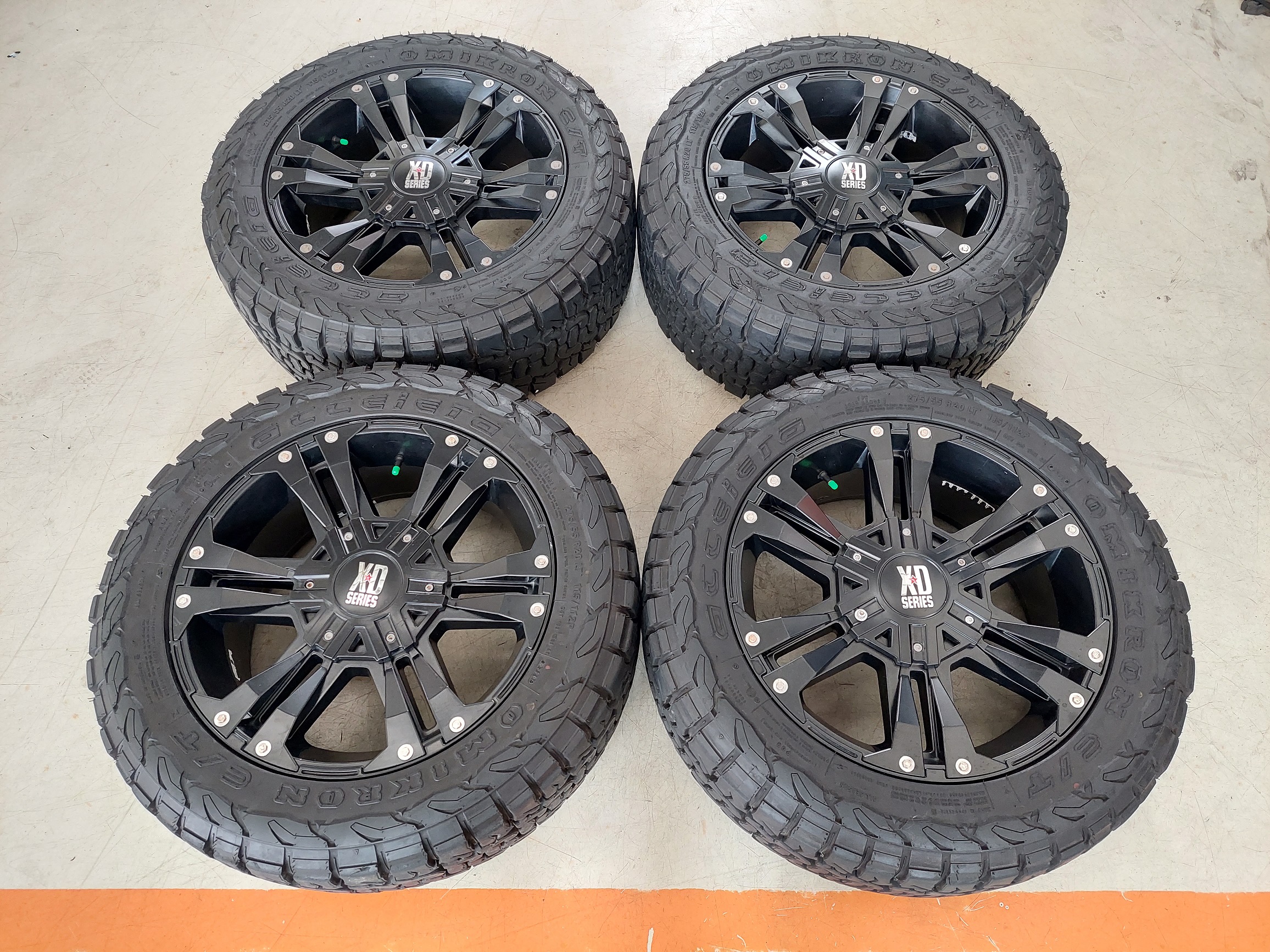 Velg Mobil Bekas Buat Pajero Fortuner XD Series R20 + Ban 275 55 R20