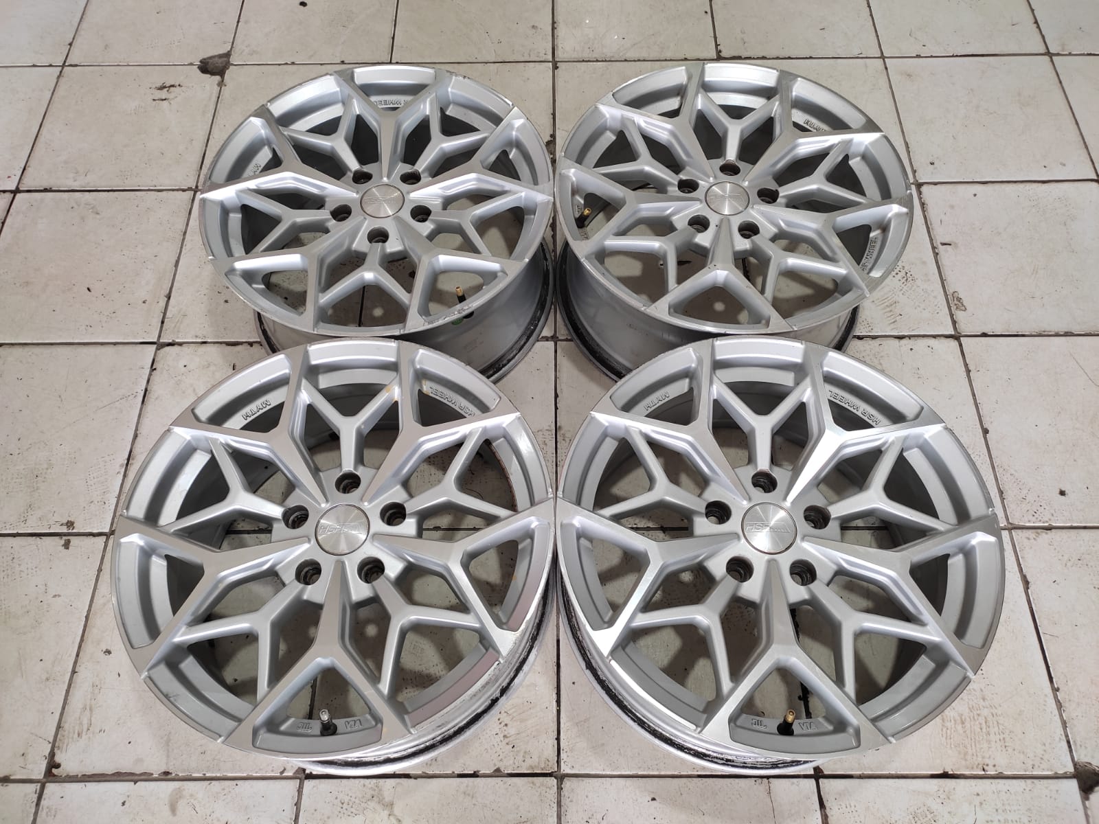 Velg Bekas Hsr Myth Ring 17 Pcd 5×114,3 Silver Polish